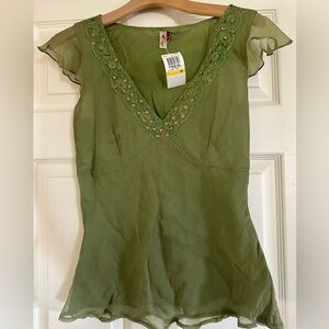 Green v neck top with ruffle silk sleeves